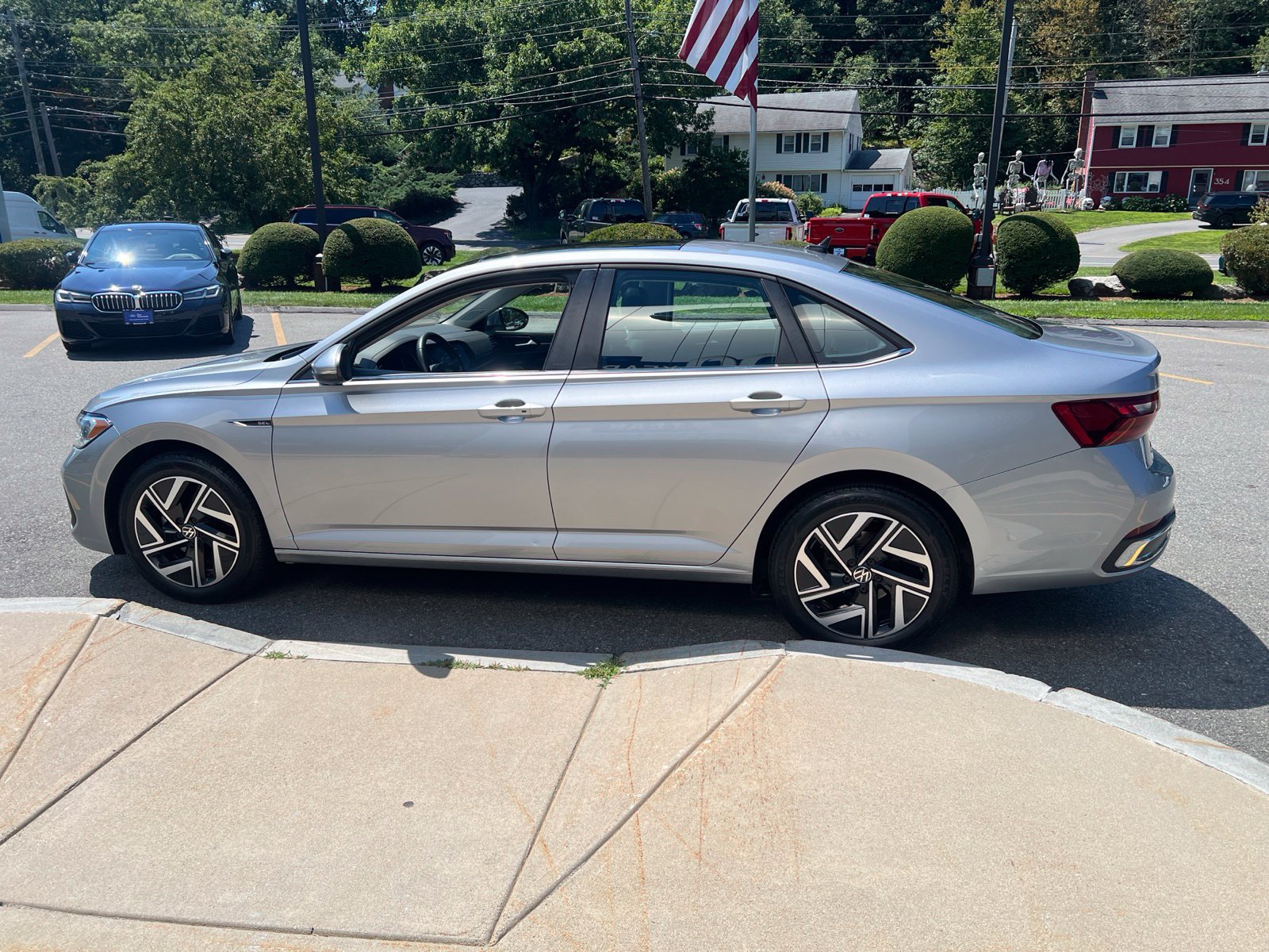 Used 2024 Volkswagen Jetta SEL FWD image 4