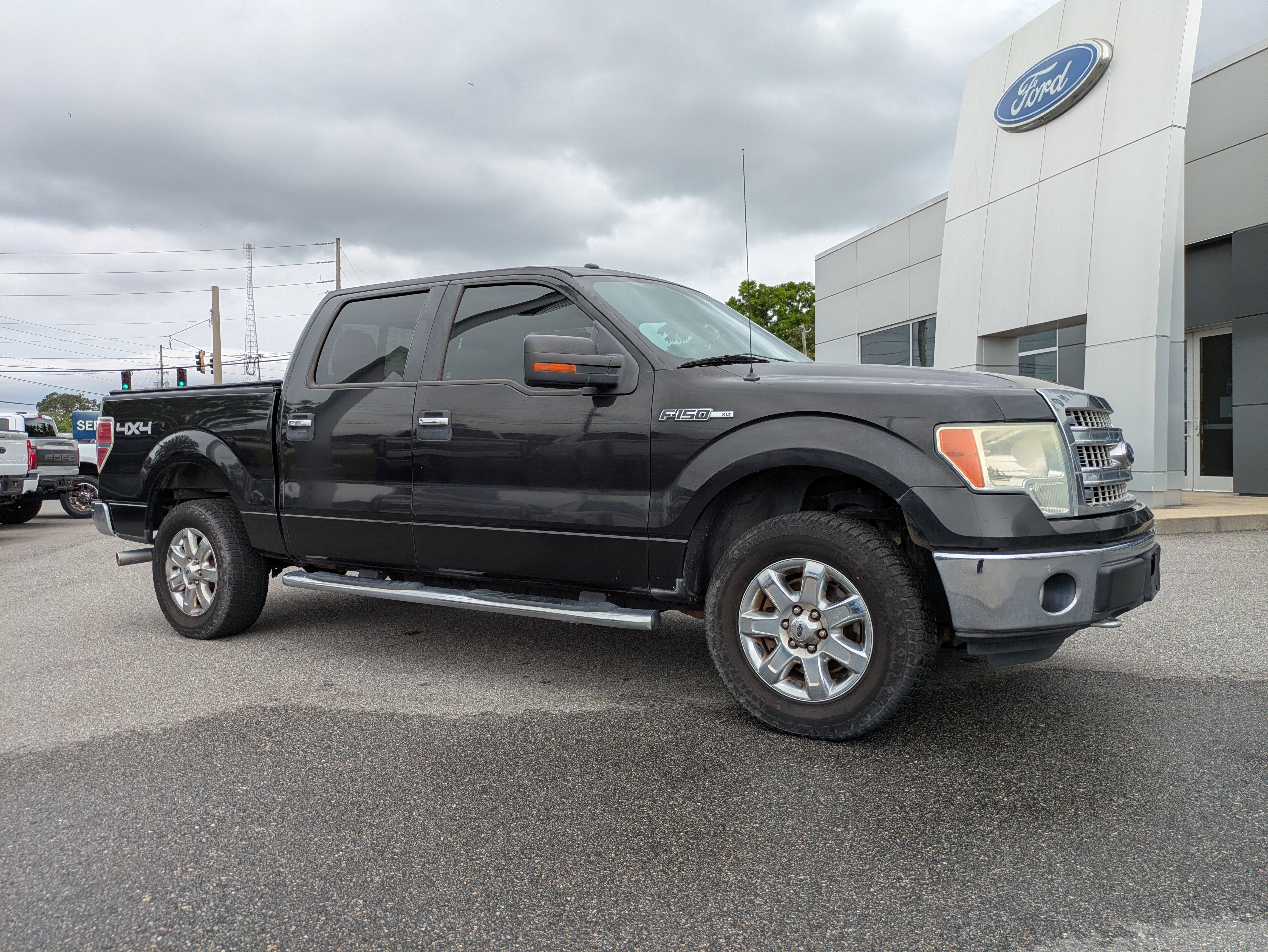 Used 2014 Ford F150 XLT w/ Equipment Group 302A Luxury AWD/4WD image 2