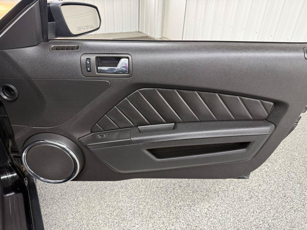 Used 2010 Ford Mustang GT RWD image 37