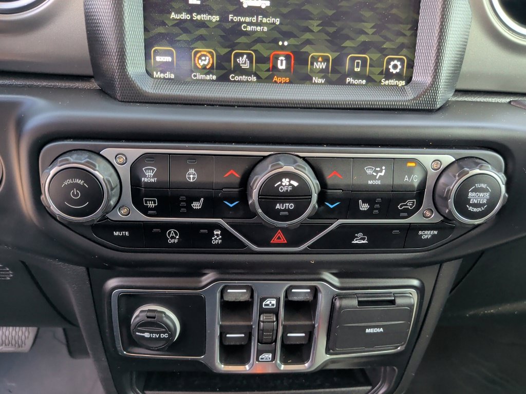 Used 2022 Jeep Gladiator Overland w/ LED Lighting Group AWD/4WD image 32