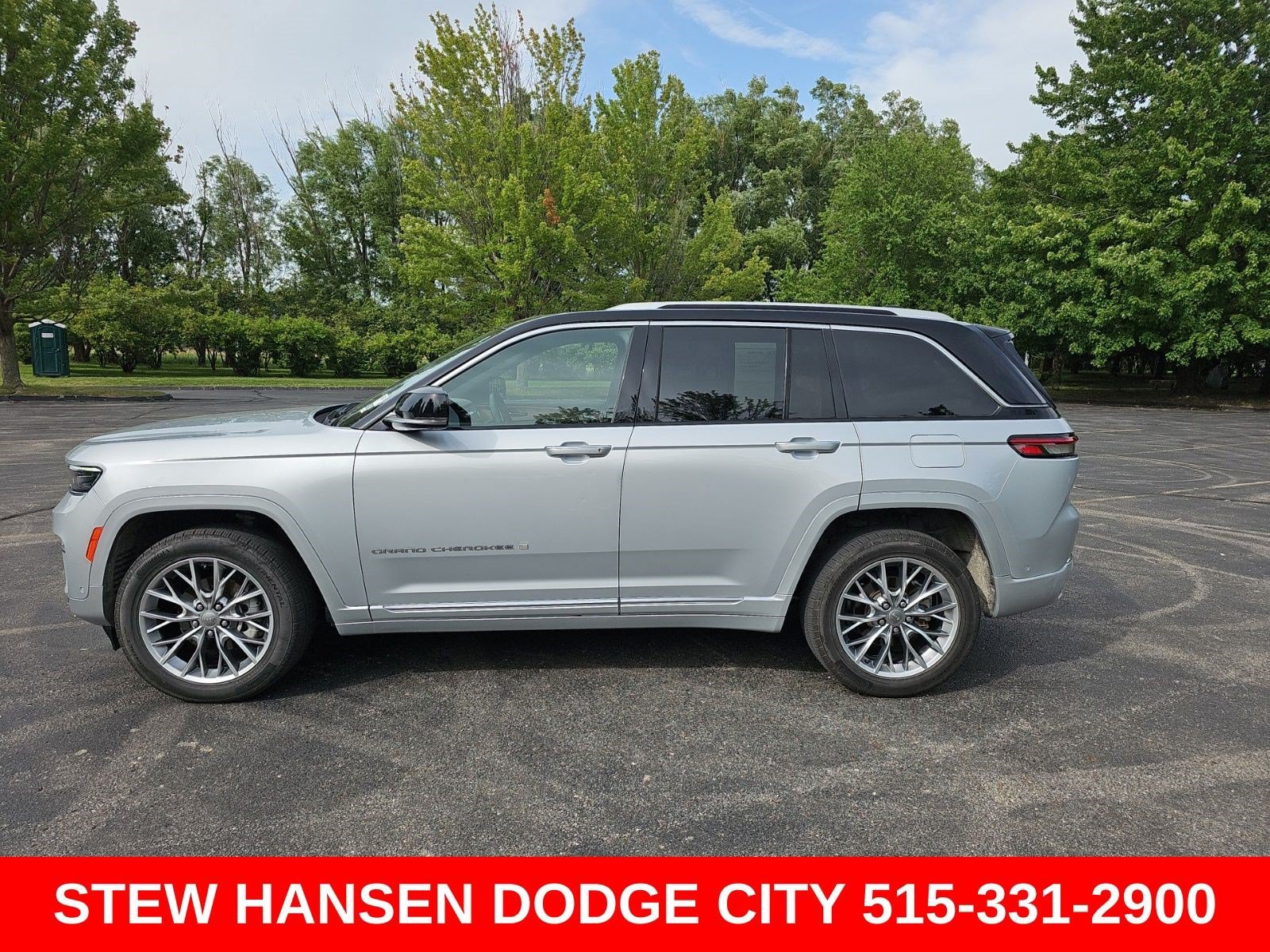 Used 2022 Jeep Grand Cherokee Summit w/ Adv Protech Group IV AWD/4WD image 1