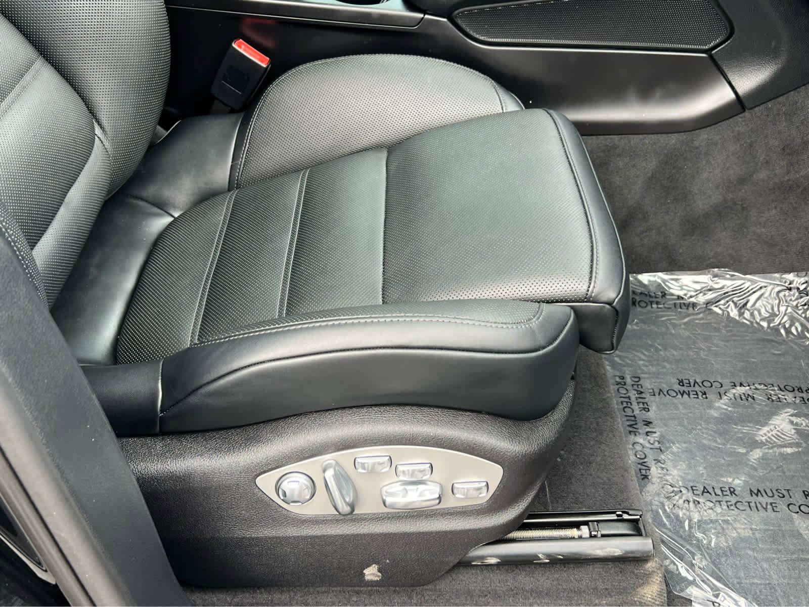 Used 2024 Porsche Macan image 18