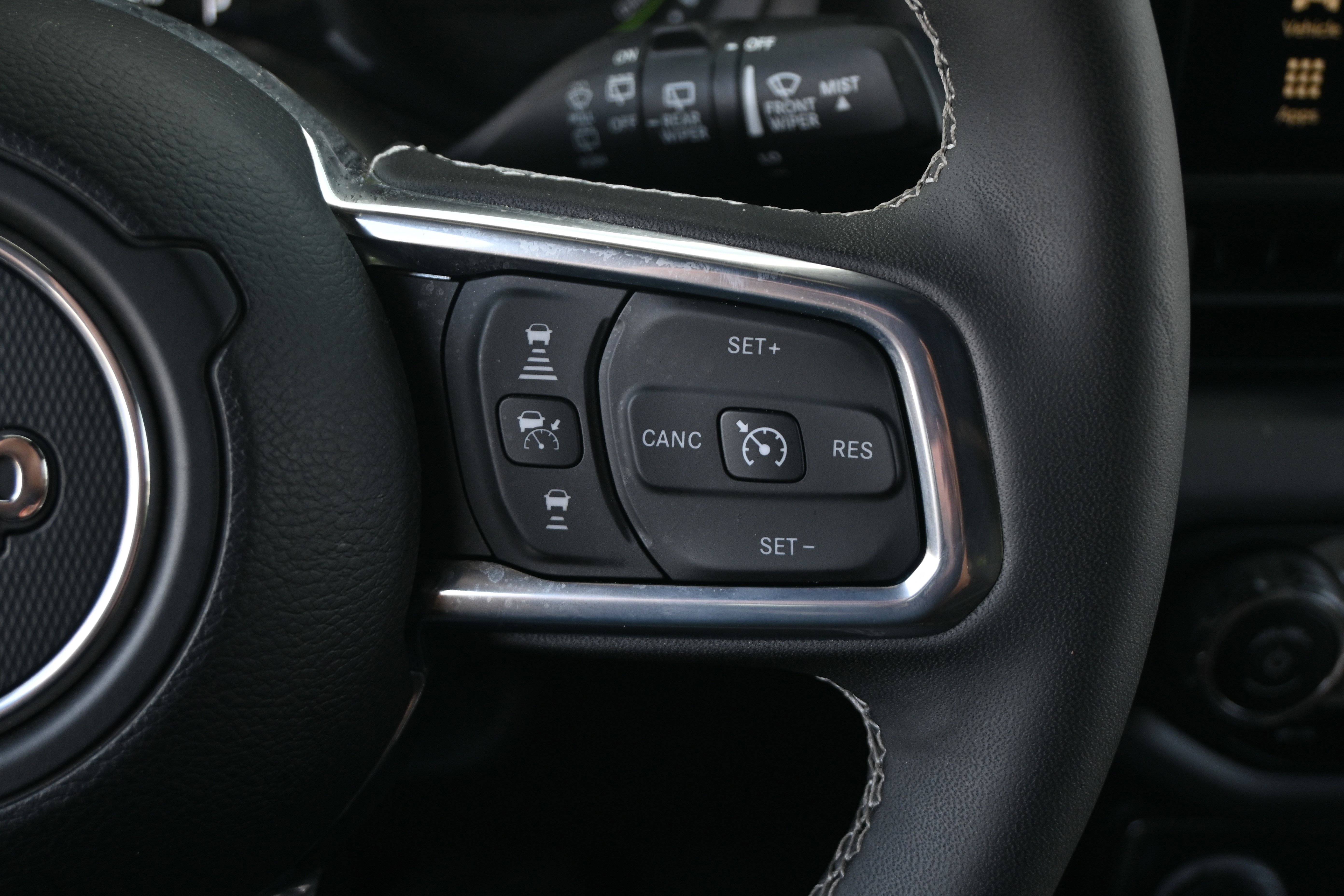 Used 2025 Jeep Wrangler Unlimited Sahara w/ Safety Group AWD/4WD image 19