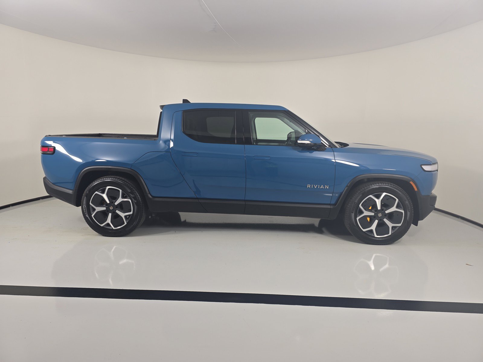 Used 2023 Rivian R1T Adventure AWD/4WD image 6