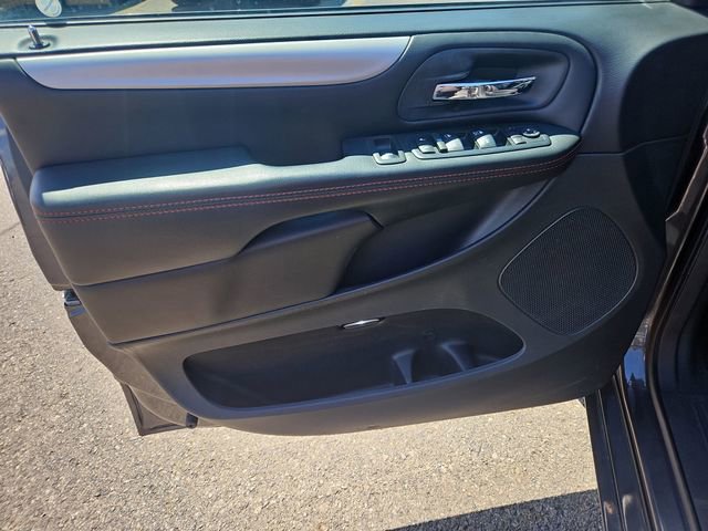 Used 2017 Dodge Grand Caravan GT FWD image 11