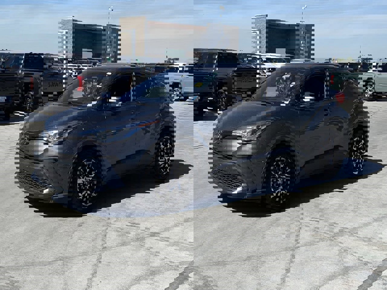 Used 2021 Toyota C-HR XLE image 5