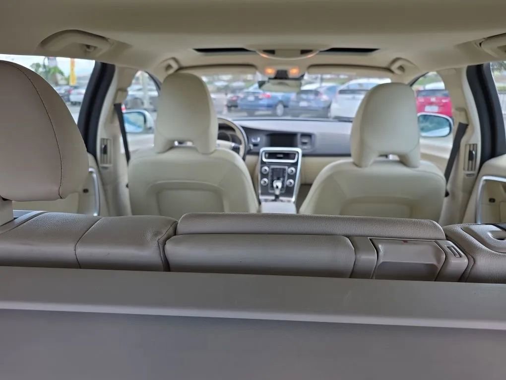 Used 2015 Volvo V60 T5 Premier w/ Convenience Package image 21