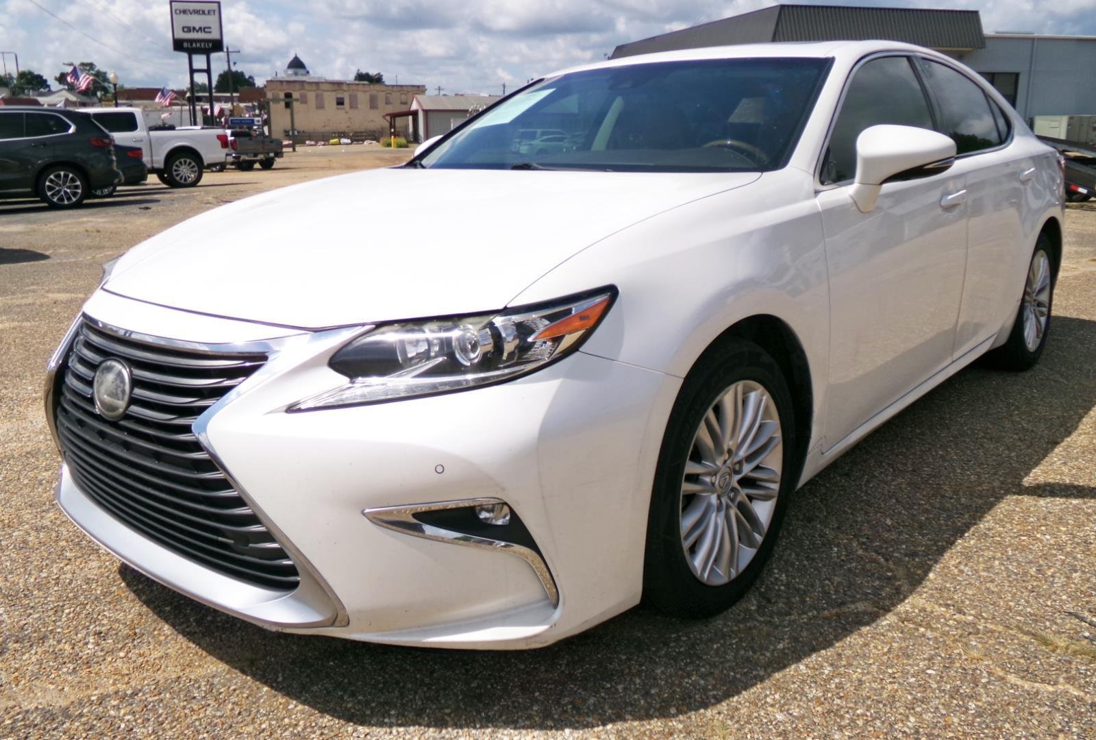 Used 2017 Lexus ES 350 w/ Premium Package FWD image 2