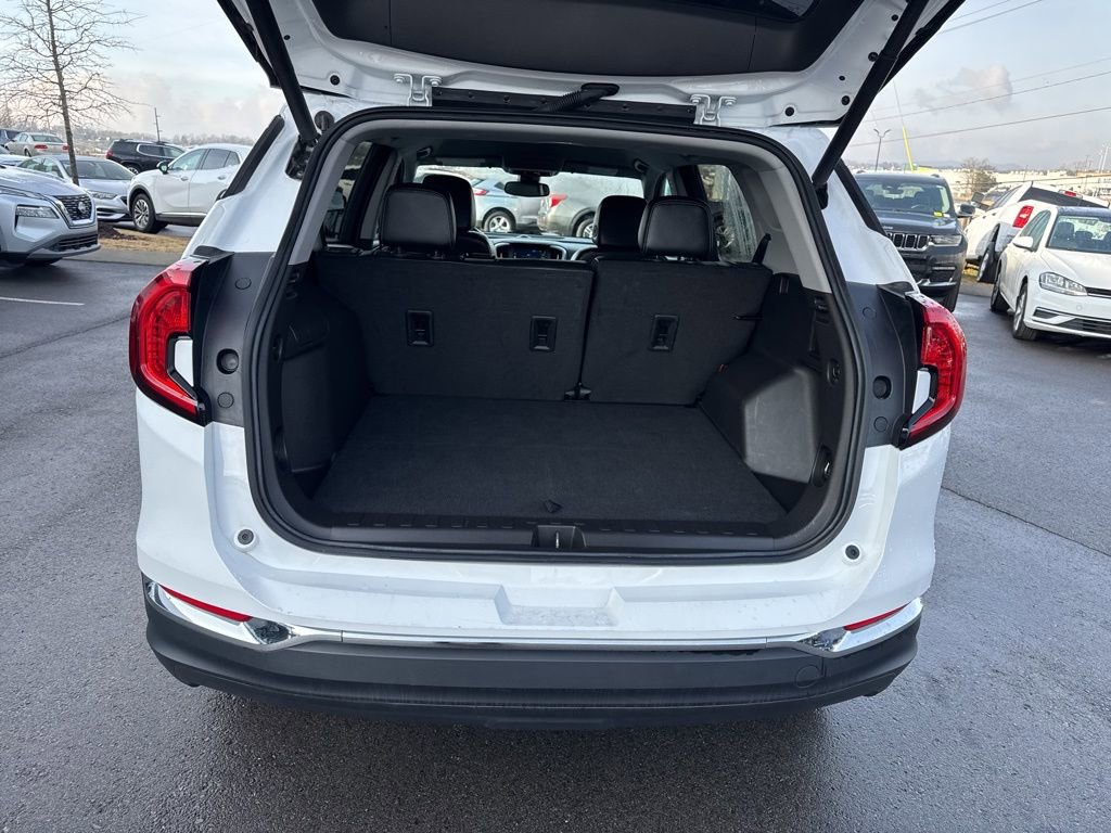 Used 2024 GMC Terrain SLT image 28