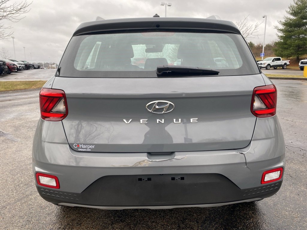 Used 2023 Hyundai Venue SEL image 4