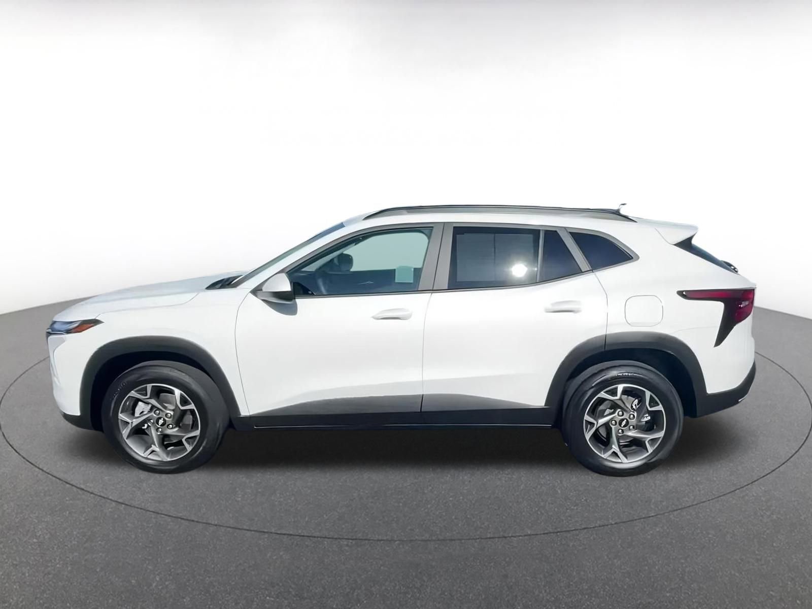 Used 2025 Chevrolet Trax LT image 10