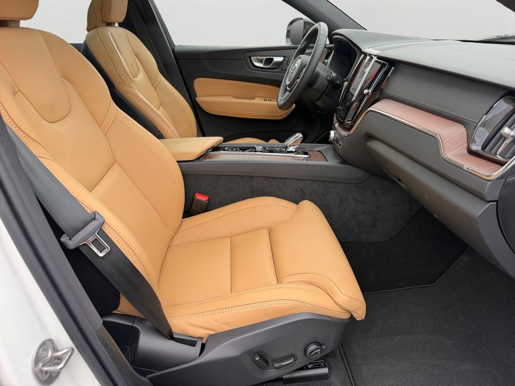 Certified 2025 Volvo XC60 T8 Ultra w/ Climate Package AWD/4WD image 8