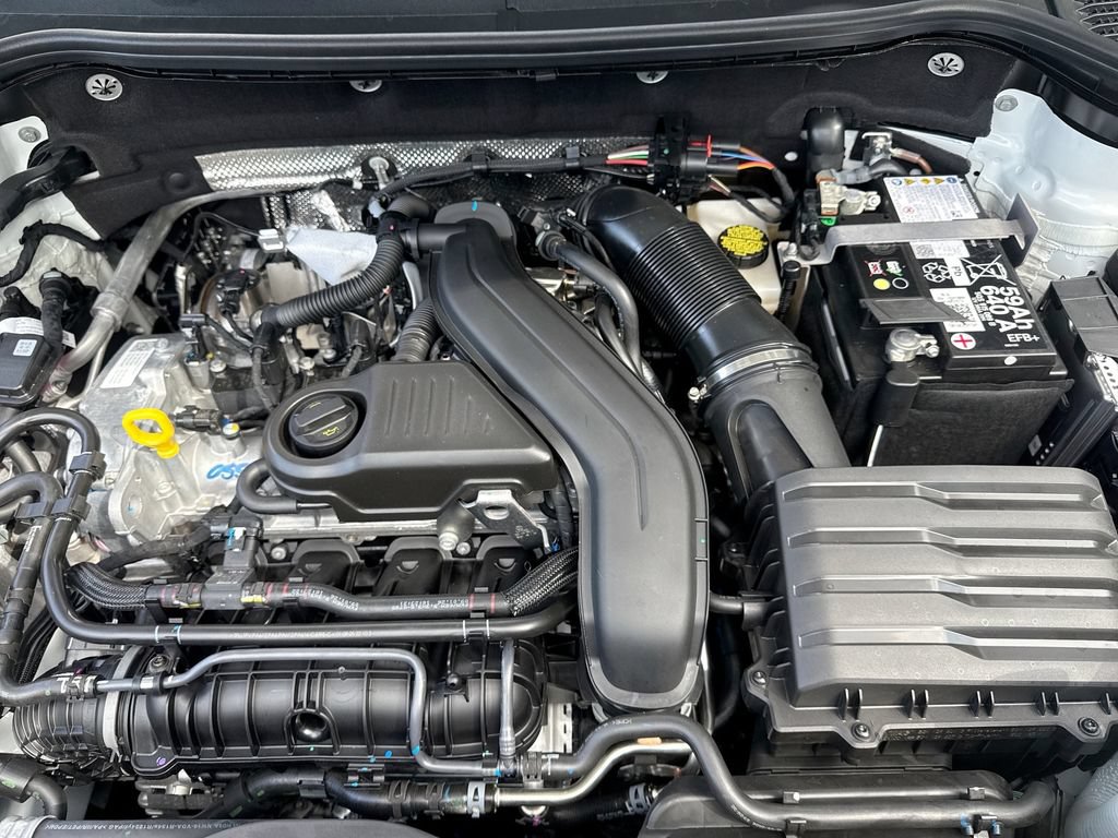 New 2026 Volkswagen Taos SE FWD image 18