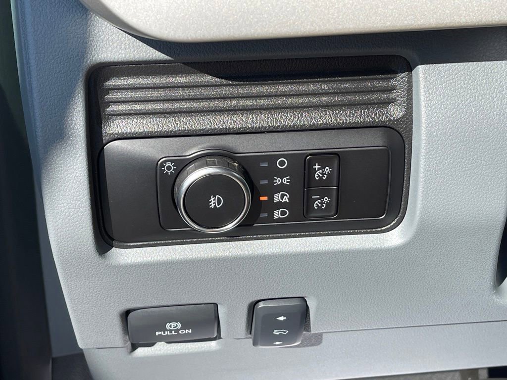 Used 2023 Ford F450 XLT w/ XLT Value Package image 14