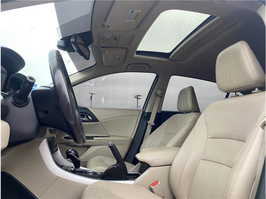 Used 2016 Honda Accord Touring image 10