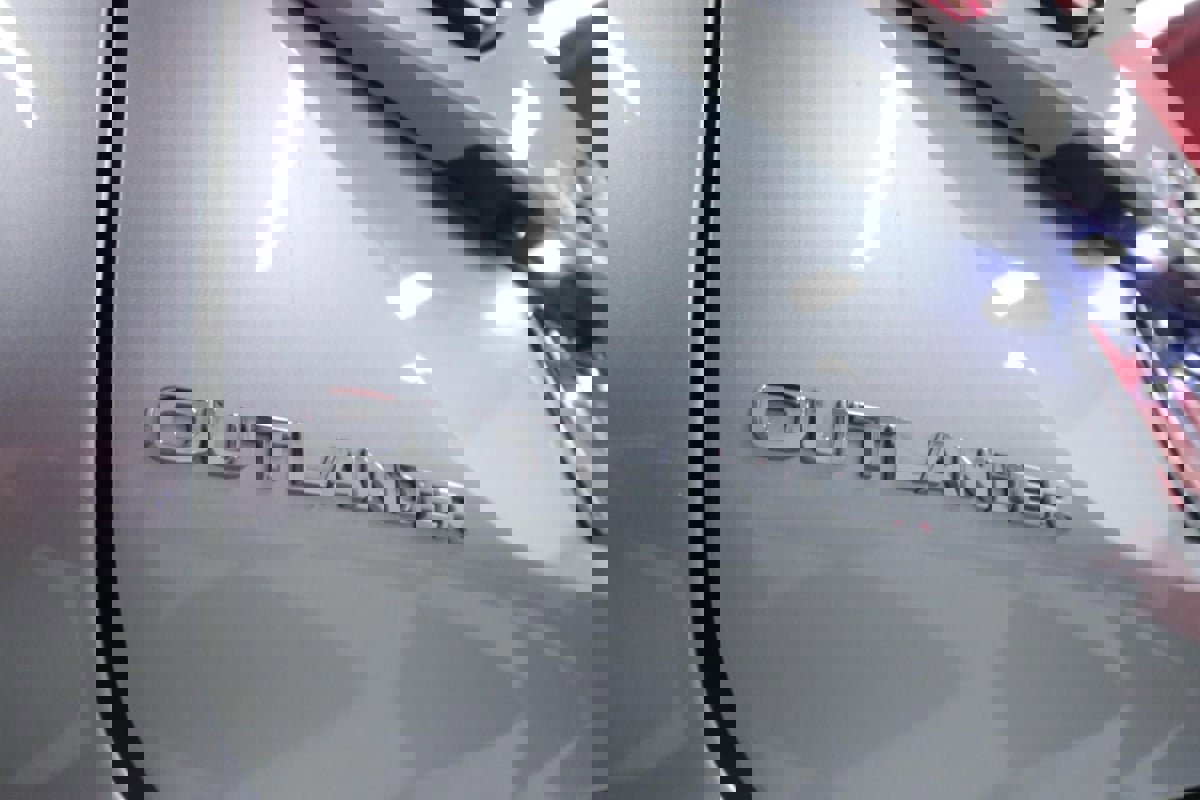 Used 2024 Mitsubishi Outlander SE image 30