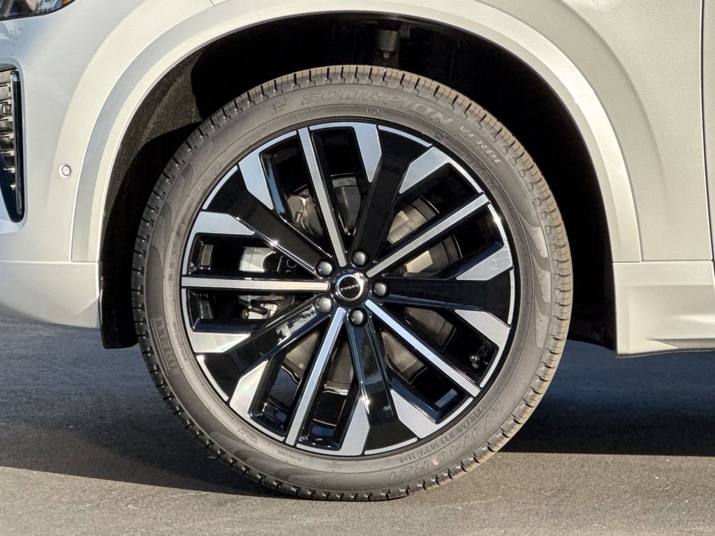 New 2026 Volvo XC90 B6 Plus w/ Protection Package Premier image 26