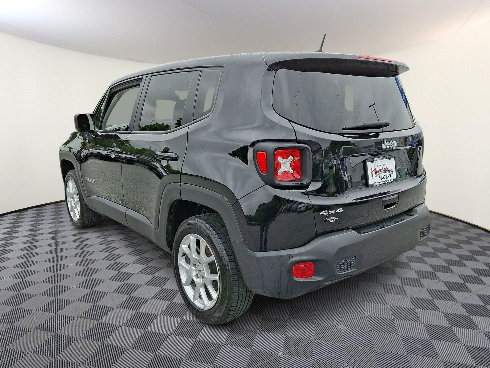 Used 2023 Jeep Renegade Latitude AWD/4WD image 4