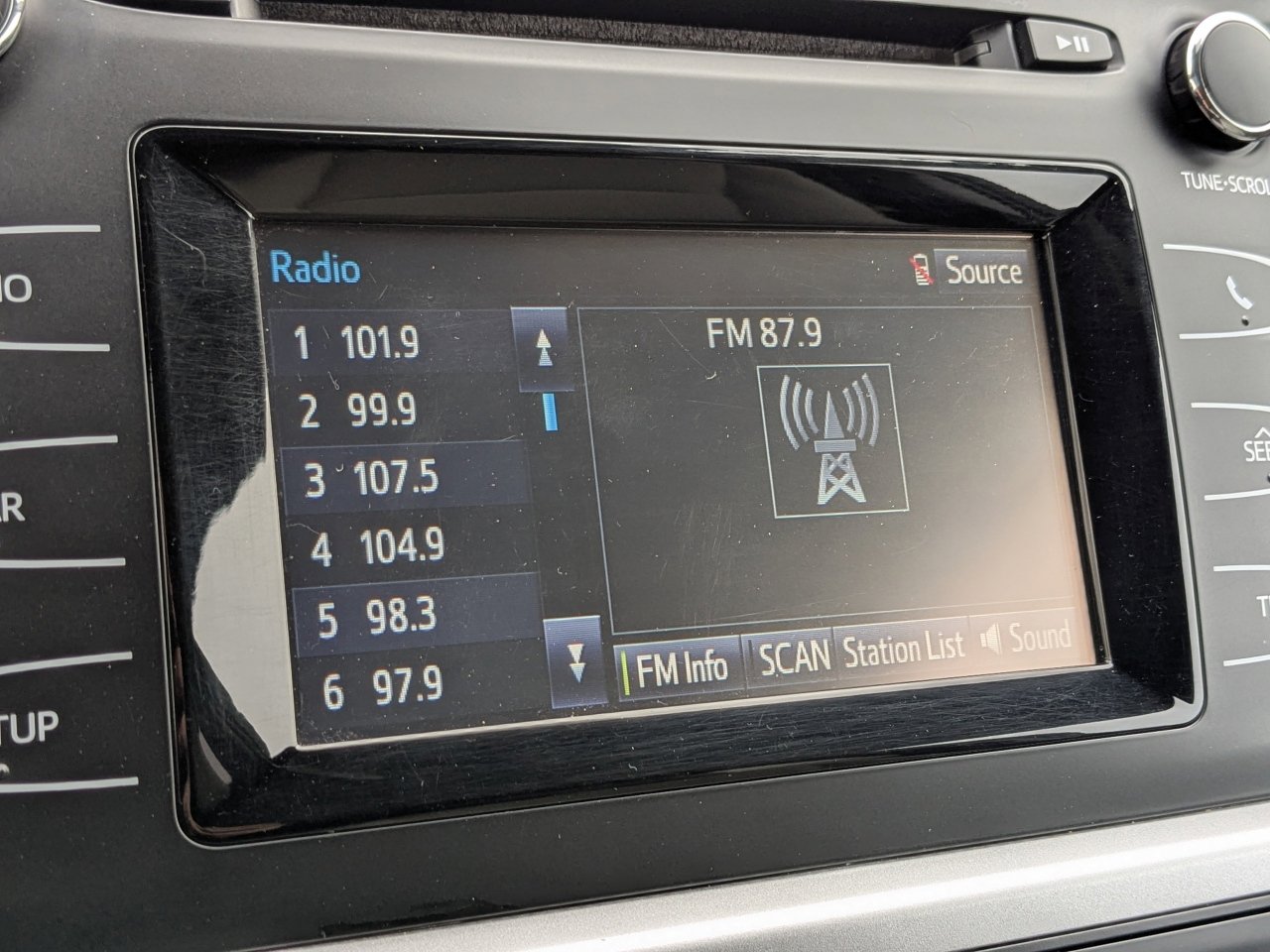 Used 2019 Toyota Highlander LE image 22