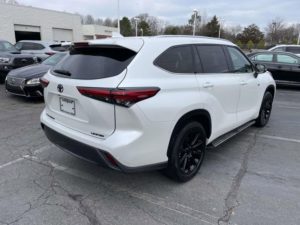 Used 2023 Toyota Highlander Limited image 10