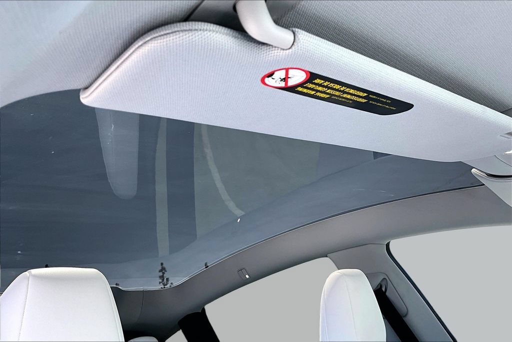 Used 2026 Tesla Model Y 2WD image 25