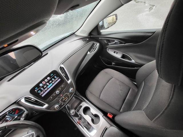 Used 2018 Chevrolet Malibu LT FWD image 15