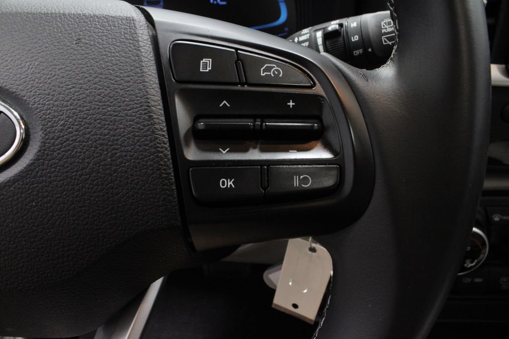 Used 2023 Hyundai Venue SEL FWD image 27
