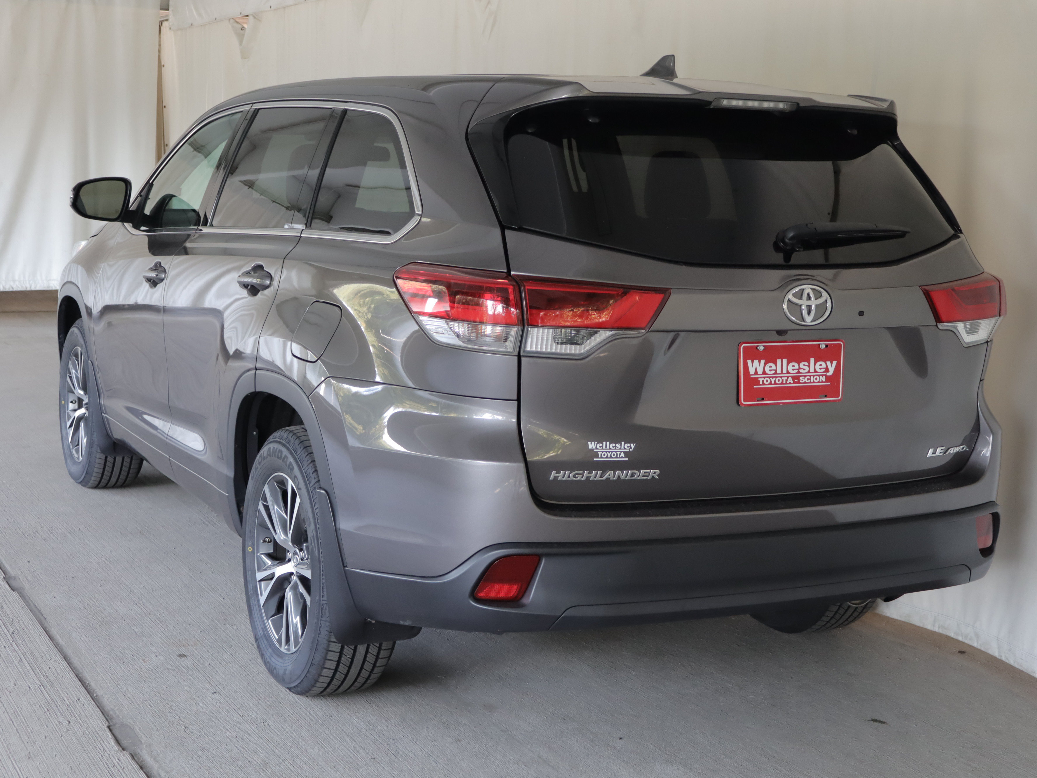 Used 2018 Toyota Highlander Plus AWD/4WD image 26