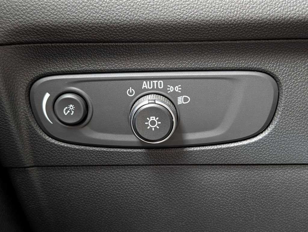 Used 2023 Buick Envision Essence AWD/4WD image 35