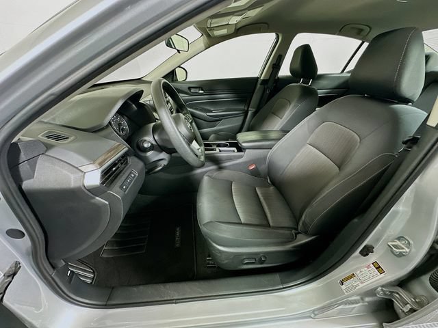 Used 2024 Nissan Altima 2.5 SV FWD image 12