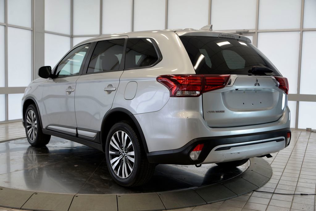 Used 2020 Mitsubishi Outlander SE image 6