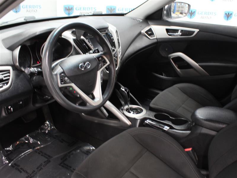 Used 2016 Hyundai Veloster image 7