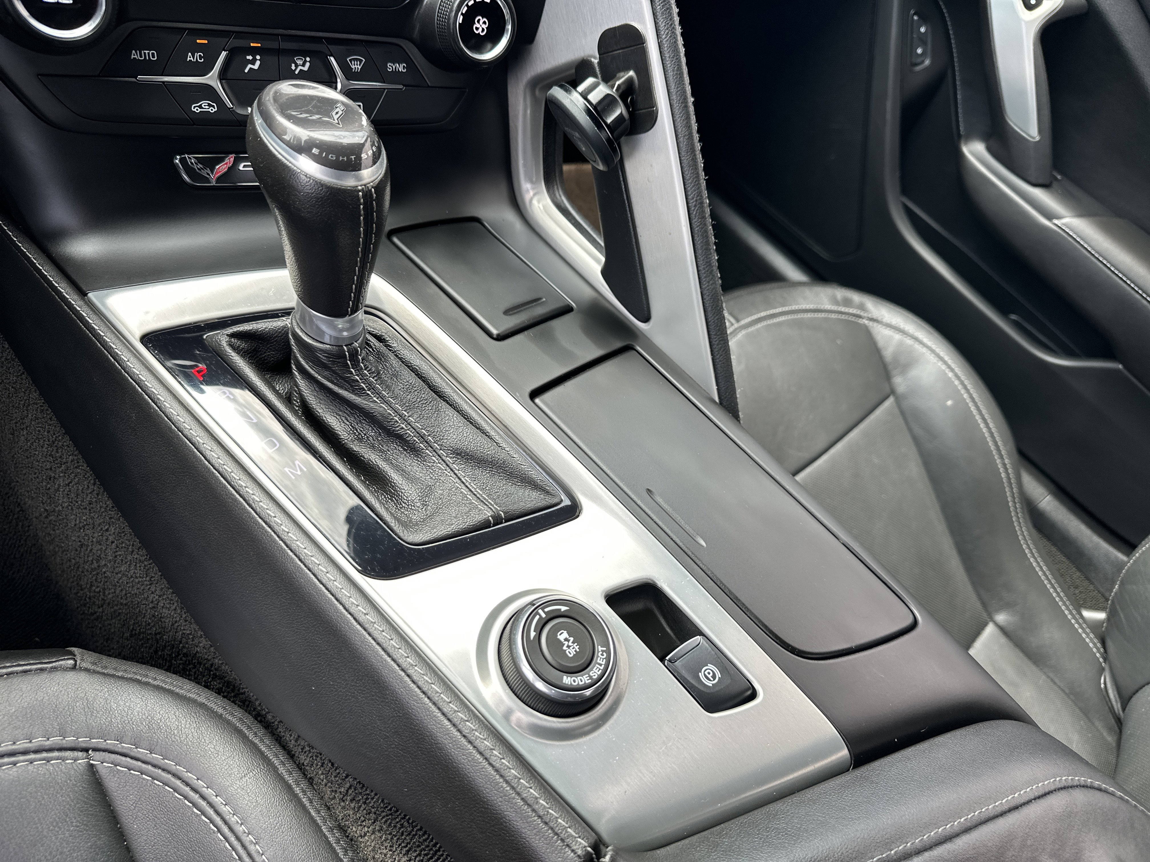 Used 2017 Chevrolet Corvette Stingray Coupe w/ Carbon Flash Badge Package RWD image 28