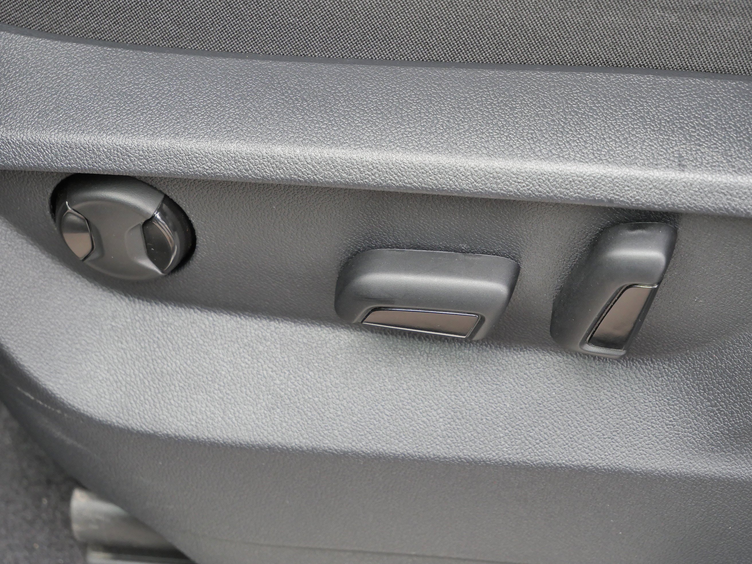 Certified 2025 Volkswagen Atlas SE image 20
