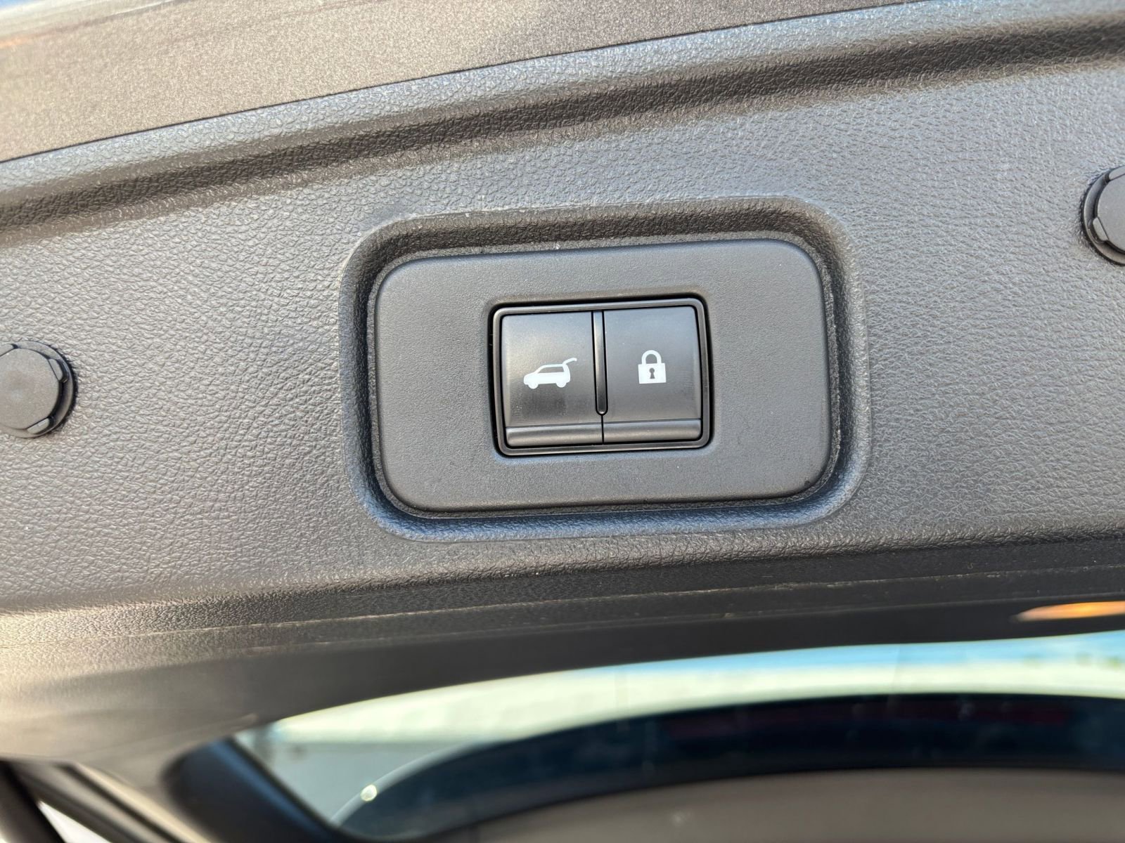 Used 2025 Nissan Pathfinder SV AWD/4WD image 23