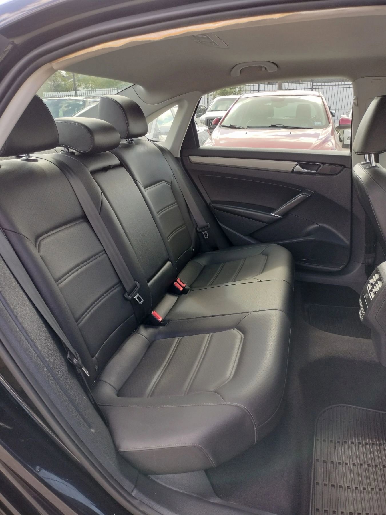 Used 2021 Volkswagen Passat 2.0T SE w/ Luggage Net & Mats Package image 35