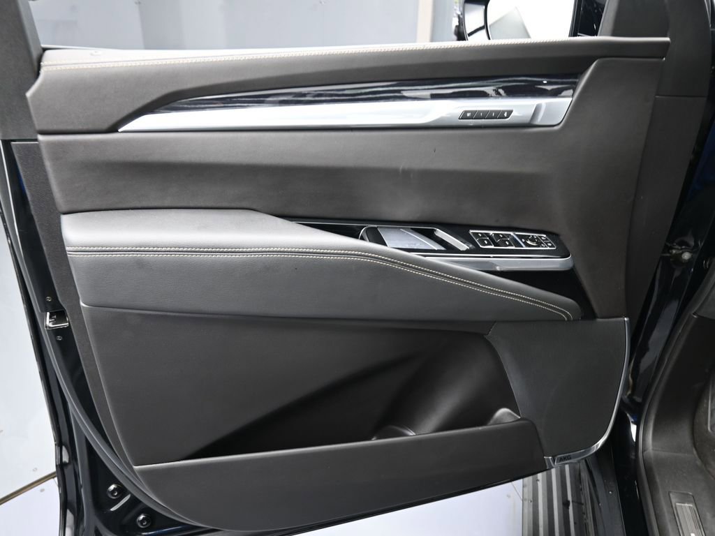 Used 2025 Cadillac Escalade ESV Sport w/ Touring Package image 13