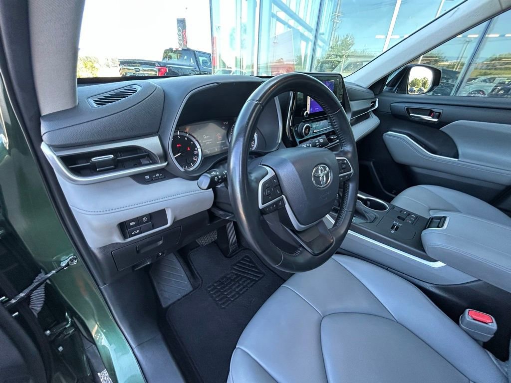 Used 2023 Toyota Highlander XLE FWD image 20
