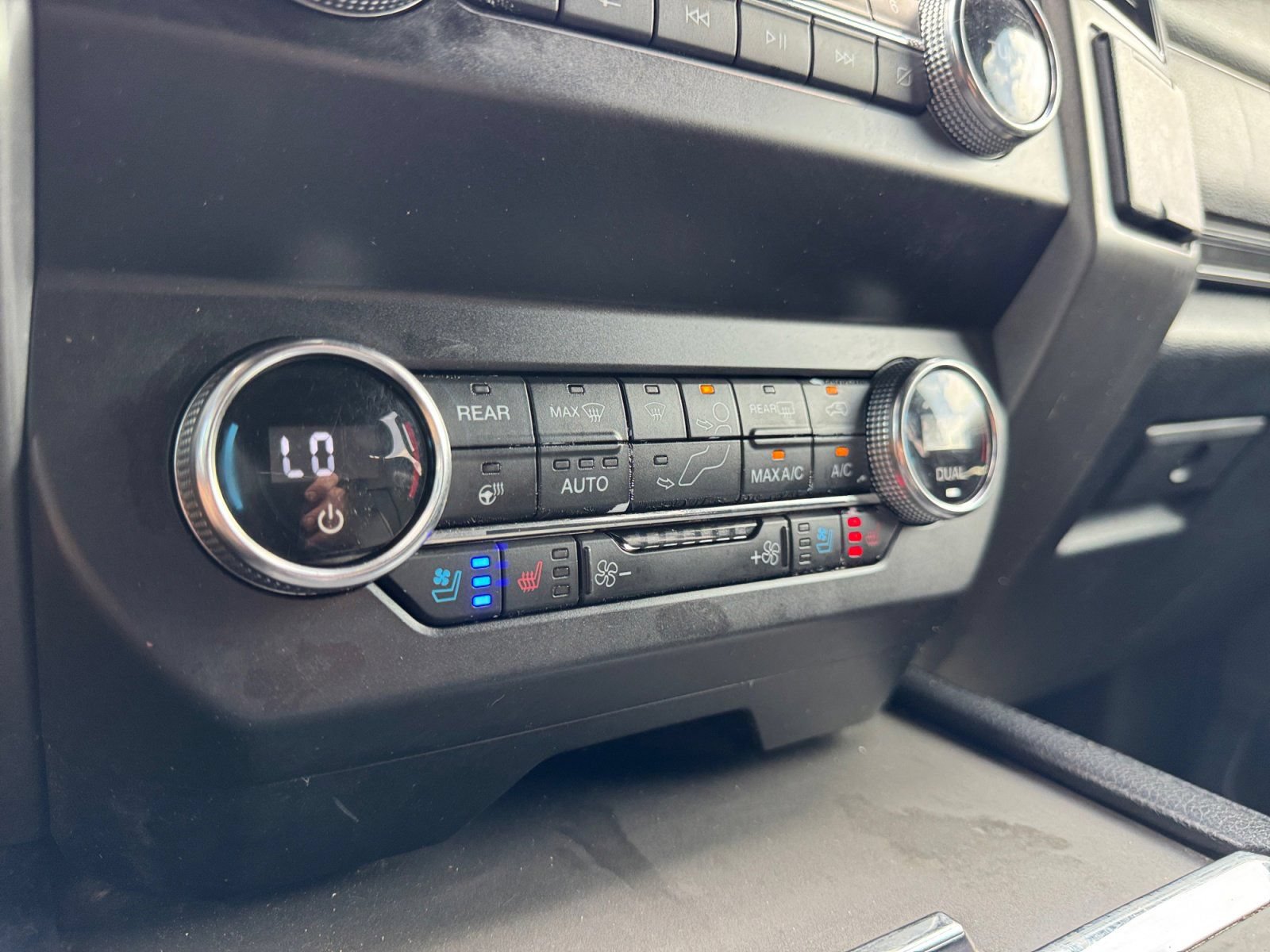 Used 2019 Ford Expedition Max XLT w/ Equipment Group 202A AWD/4WD image 23
