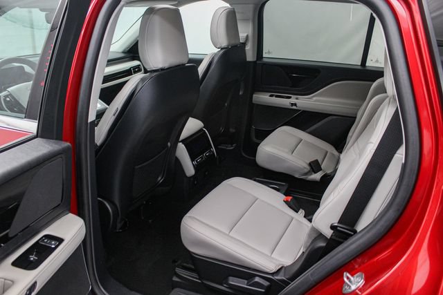 Used 2025 Lincoln Aviator AWD image 15