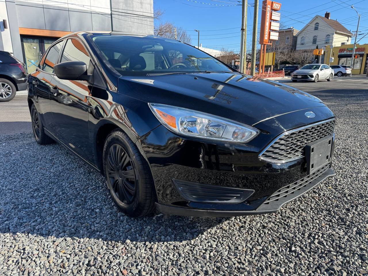 Used 2018 Ford Focus S image 3