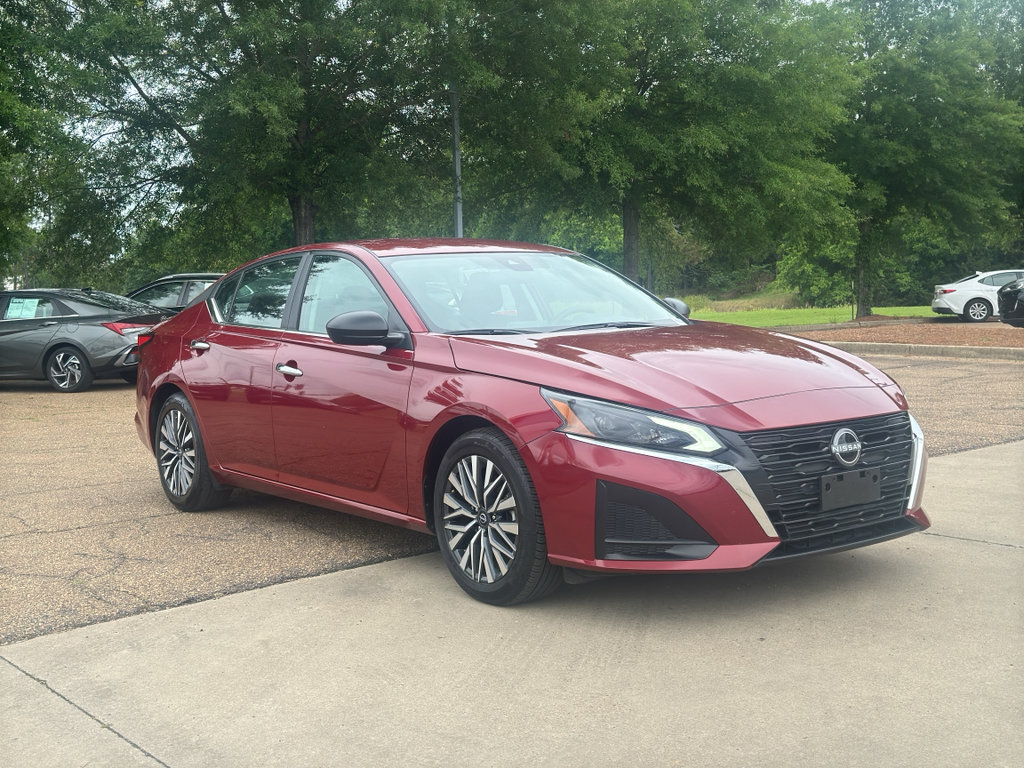 Used 2025 Nissan Altima 2.5 SV FWD image 1