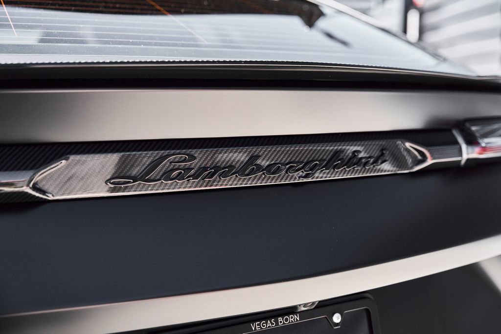 Used 2024 Lamborghini Urus Performante AWD/4WD image 18