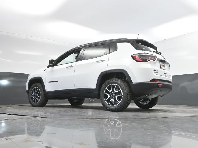 New 2026 Jeep Compass Trailhawk w/ Sun, Sound & Navigation Group AWD/4WD image 44