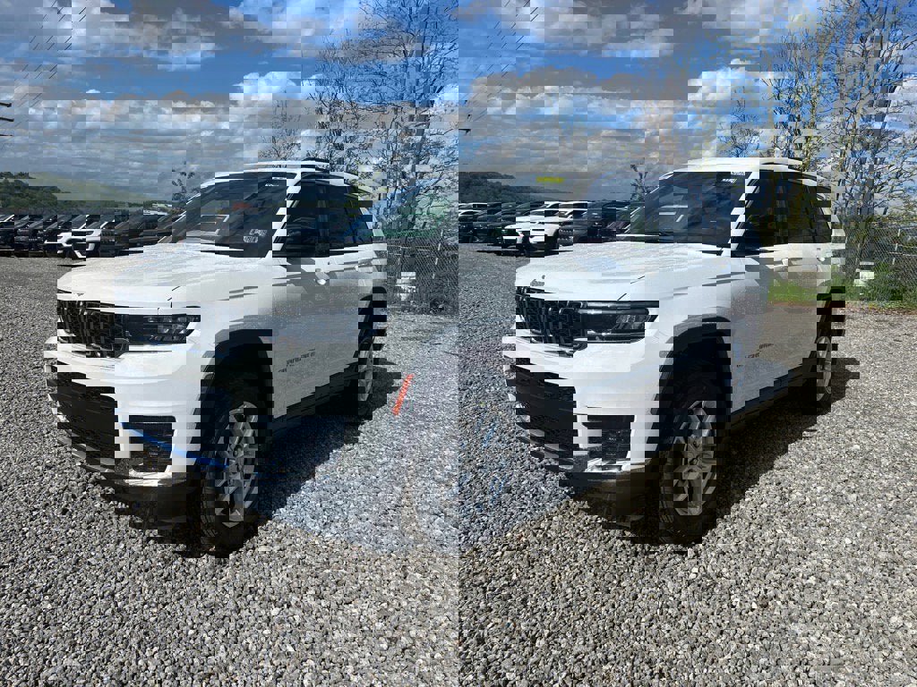 New 2025 Jeep Grand Cherokee L Laredo w/ Luxury Tech Group I
