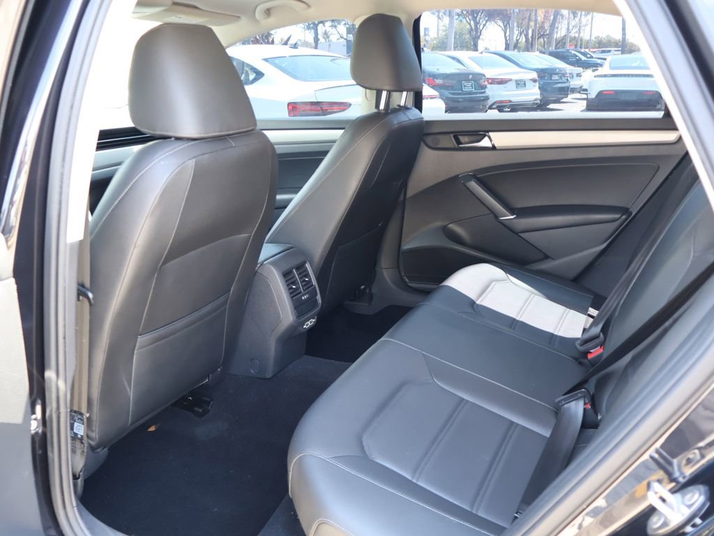 Used 2021 Volkswagen Passat 2.0T SE FWD image 36