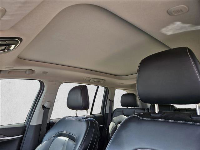 Used 2023 Jeep Grand Cherokee Limited image 16