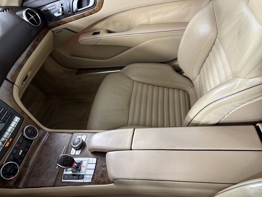 Used 2013 Mercedes-Benz SL 550 image 16