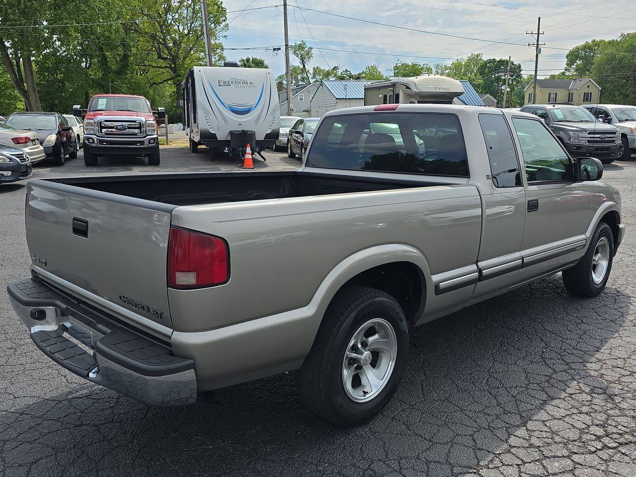 Used 2000 Chevrolet S10 Pickup LS w/ Preferred Equipment Group RWD image 2