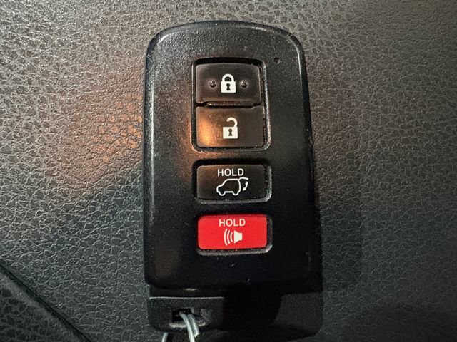 Used 2015 Toyota Highlander XLE image 19